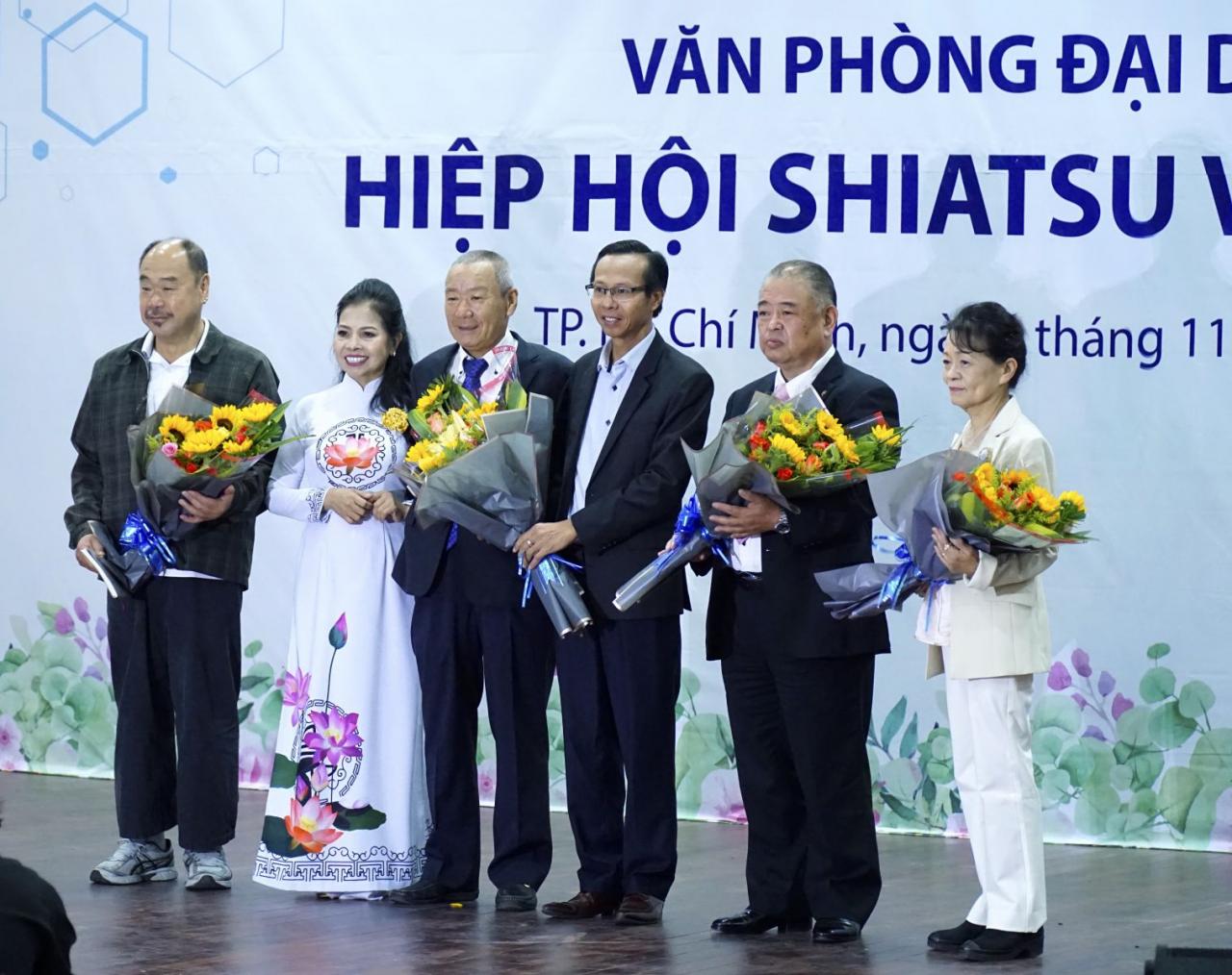 Đại diện của Hiệp hội Shiatsu Nhật Bản